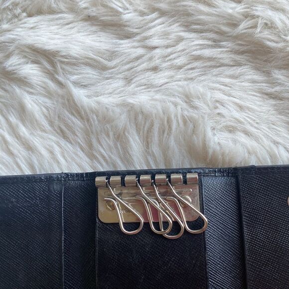 Prada Saffiano 6-ring key case - Picture 9 of 10